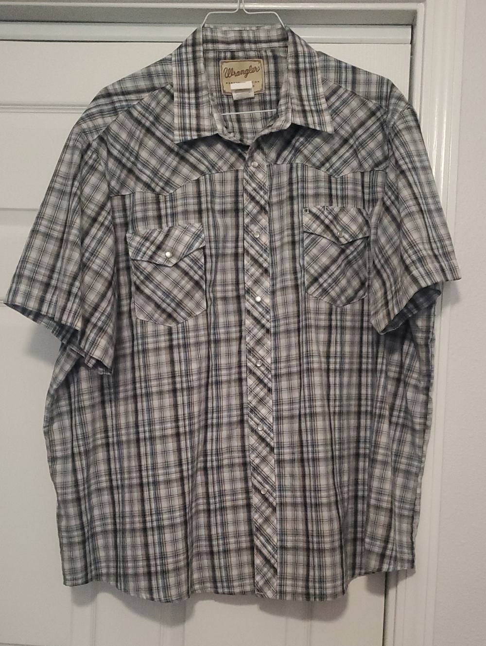 Wrangler Men's Short Sleeve Plaid Button-Down Shirt - Gray/White/Black 3XL